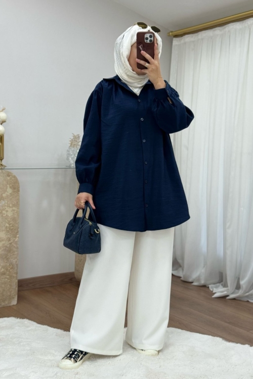 Larissa Tunik Lacivert