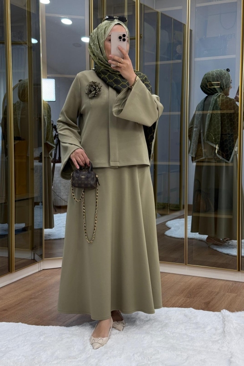 Çiçek Broş Detaylı Scuba Etekli Takım Haki