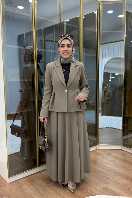 Pile Detaylı Ceket Etekli Takım Vizon